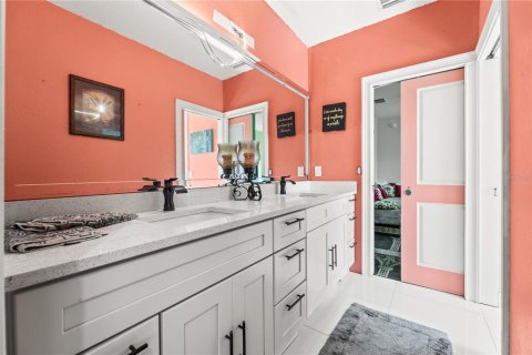 House in Saint Petersburg, Florida 7 bedrooms, 396.51 sq.m. № 2205126 - photo 30