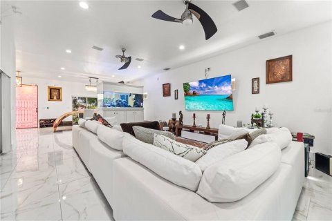 House in Saint Petersburg, Florida 7 bedrooms, 396.51 sq.m. № 2205126 - photo 16