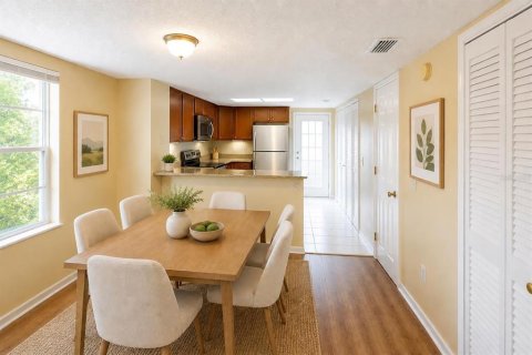 Townhouse in Tampa, Florida 2 bedrooms, 119.66 sq.m. № 2237939 - photo 8