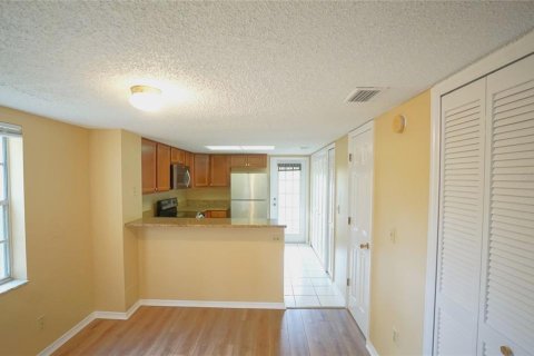 Townhouse in Tampa, Florida 2 bedrooms, 119.66 sq.m. № 2237939 - photo 9