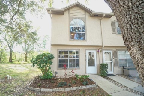 Townhouse in Tampa, Florida 2 bedrooms, 119.66 sq.m. № 2237939 - photo 2