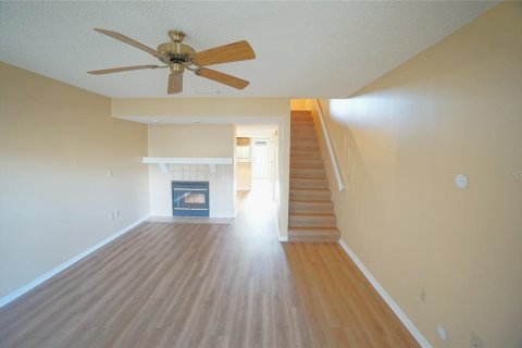Townhouse in Tampa, Florida 2 bedrooms, 119.66 sq.m. № 2237939 - photo 7