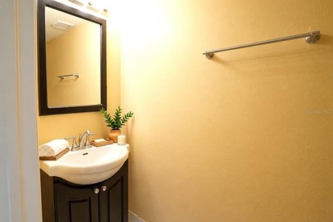 Townhouse in Tampa, Florida 2 bedrooms, 119.66 sq.m. № 2237939 - photo 14
