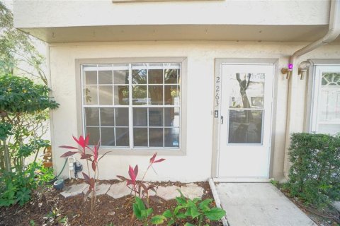 Townhouse in Tampa, Florida 2 bedrooms, 119.66 sq.m. № 2237939 - photo 5