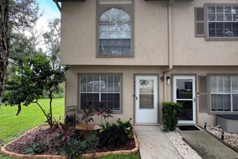 Townhouse in Tampa, Florida 2 bedrooms, 119.66 sq.m. № 2237939 - photo 3