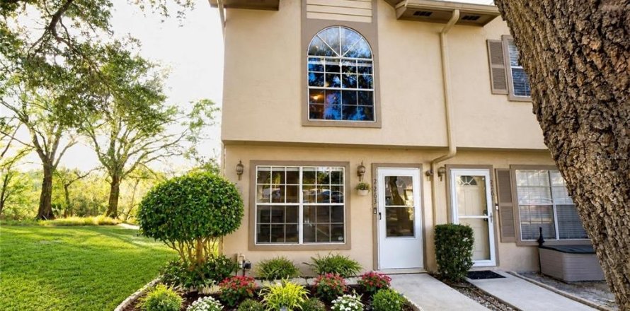 Townhouse in Tampa, Florida 2 bedrooms, 119.66 sq.m. № 2237939