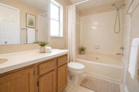 Townhouse in Tampa, Florida 2 bedrooms, 119.66 sq.m. № 2237939 - photo 20