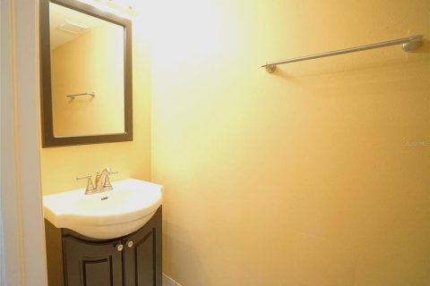 Townhouse in Tampa, Florida 2 bedrooms, 119.66 sq.m. № 2237939 - photo 15
