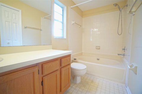 Townhouse in Tampa, Florida 2 bedrooms, 119.66 sq.m. № 2237939 - photo 21