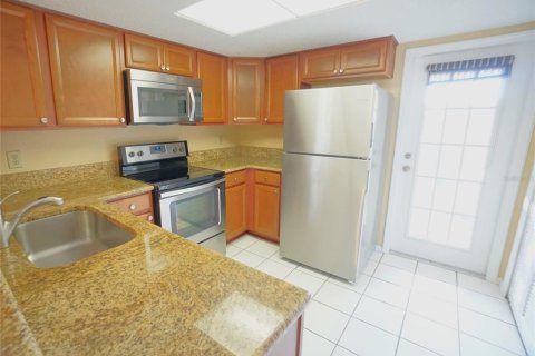 Townhouse in Tampa, Florida 2 bedrooms, 119.66 sq.m. № 2237939 - photo 11
