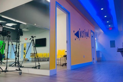 Immobilier commercial à vendre à Miami, Floride № 1969088 - photo 1