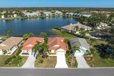 House in Bradenton, Florida 2 bedrooms, 170.94 sq.m. № 2200317