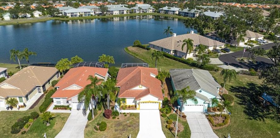 House in Bradenton, Florida 2 bedrooms, 170.94 sq.m. № 2200317
