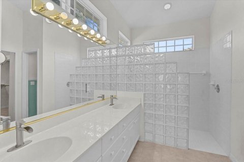 House in Bradenton, Florida 2 bedrooms, 170.94 sq.m. № 2200317 - photo 16
