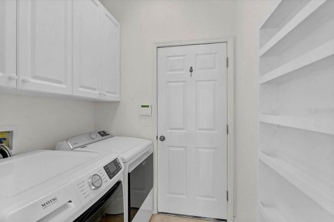 House in Bradenton, Florida 2 bedrooms, 170.94 sq.m. № 2200317 - photo 25