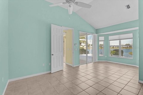 House in Bradenton, Florida 2 bedrooms, 170.94 sq.m. № 2200317 - photo 13