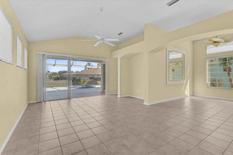 House in Bradenton, Florida 2 bedrooms, 170.94 sq.m. № 2200317 - photo 24