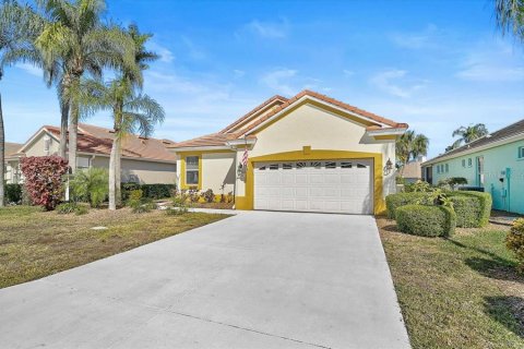House in Bradenton, Florida 2 bedrooms, 170.94 sq.m. № 2200317 - photo 2