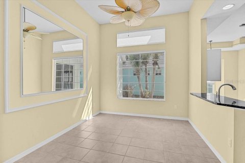 House in Bradenton, Florida 2 bedrooms, 170.94 sq.m. № 2200317 - photo 3