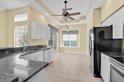 House in Bradenton, Florida 2 bedrooms, 170.94 sq.m. № 2200317 - photo 5