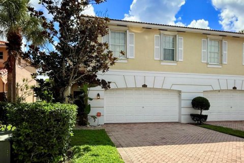 Townhouse in Palm Beach Gardens, Florida 3 bedrooms, 164.81 sq.m. № 2399982 - photo 3