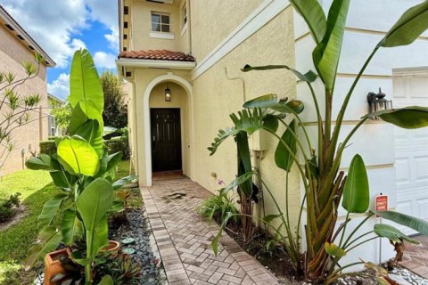 Townhouse in Palm Beach Gardens, Florida 3 bedrooms, 164.81 sq.m. № 2399982 - photo 7