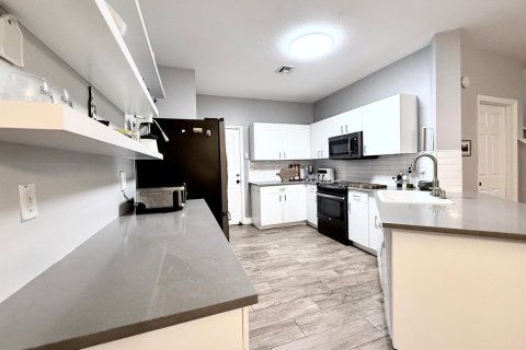 Townhouse in Palm Beach Gardens, Florida 3 bedrooms, 164.81 sq.m. № 2399982 - photo 15