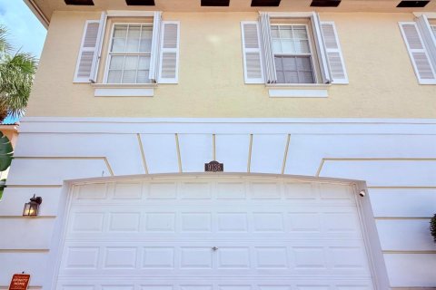 Townhouse in Palm Beach Gardens, Florida 3 bedrooms, 164.81 sq.m. № 2399982 - photo 10