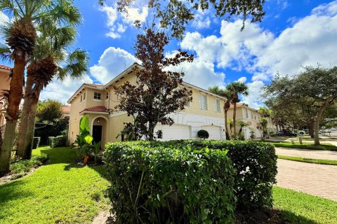 Townhouse in Palm Beach Gardens, Florida 3 bedrooms, 164.81 sq.m. № 2399982 - photo 5