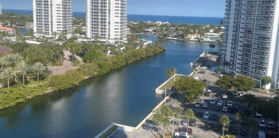 Кондоминиум с 2 спальнями в Авентура, Флорида № 2027958