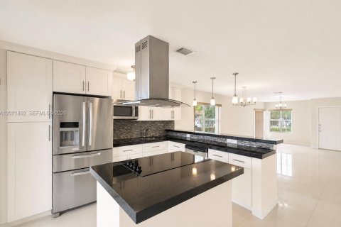 Таунхаус в Хайалиа, Флорида 4 спальни, 167.04м2 № 2320202