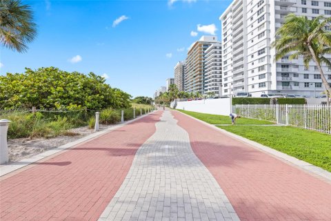 Copropriété à vendre à Miami Beach, Floride: 2 chambres, 164.99 m2 № 1924030 - photo 16