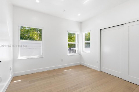 Casa en venta en South Miami, Florida, 4 dormitorios, 214.14 m2 № 2404115 - foto 18