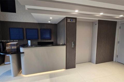 Condo in Bay Harbor Islands, Florida, 2 bedrooms № 1972765 - photo 9