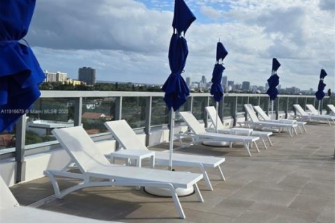 Condo in Bay Harbor Islands, Florida, 2 bedrooms № 1972765 - photo 26