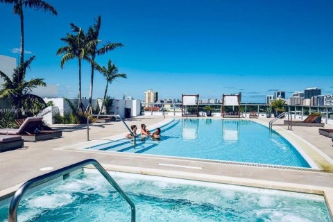 Condo in Bay Harbor Islands, Florida, 2 bedrooms № 1972765 - photo 28