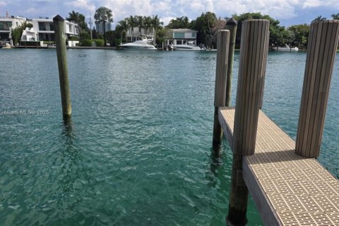 Condo in Bay Harbor Islands, Florida, 2 bedrooms № 1972765 - photo 7