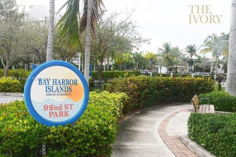 Condo in Bay Harbor Islands, Florida, 2 bedrooms № 1972765 - photo 3