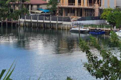 Condo in Bay Harbor Islands, Florida, 2 bedrooms № 1972765 - photo 30