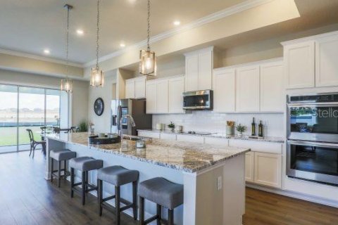 House in Lakeland, Florida 4 bedrooms, 248.51 sq.m. № 1909287 - photo 4