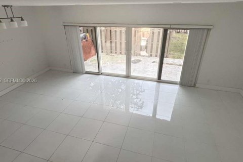 Townhouse in Plantation, Florida 3 bedrooms, 157 sq.m. № 2019772 - photo 3