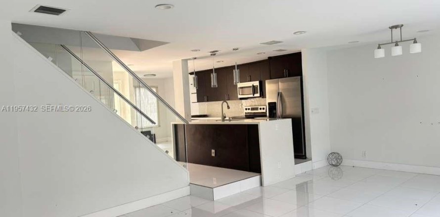 Townhouse in Plantation, Florida 3 bedrooms, 157 sq.m. № 2019772