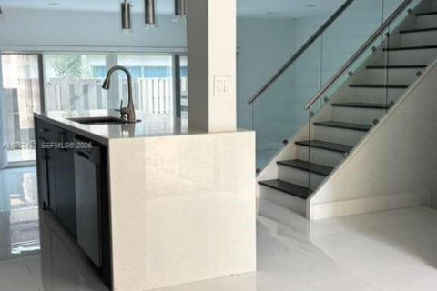 Townhouse in Plantation, Florida 3 bedrooms, 157 sq.m. № 2019772 - photo 4