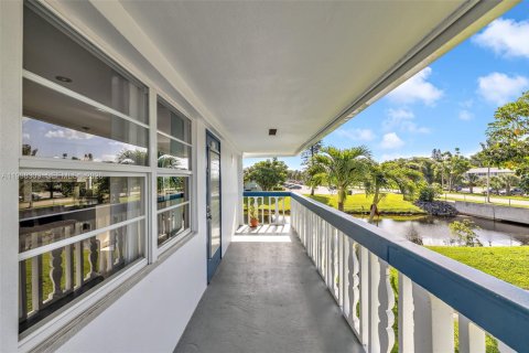 Купить кондоминиум в Дирфилд-Бич, Флорида 2 спальни, 76.18м2, № 2065259 - фото 28