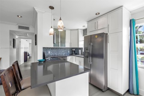 Купить кондоминиум в Дирфилд-Бич, Флорида 2 спальни, 76.18м2, № 2065259 - фото 3