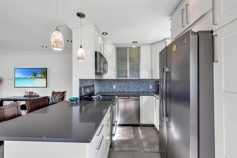 Купить кондоминиум в Дирфилд-Бич, Флорида 2 спальни, 76.18м2, № 2065259 - фото 2