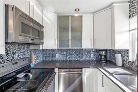 Купить кондоминиум в Дирфилд-Бич, Флорида 2 спальни, 76.18м2, № 2065259 - фото 6