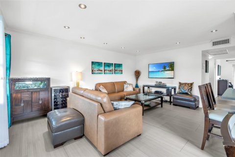 Купить кондоминиум в Дирфилд-Бич, Флорида 2 спальни, 76.18м2, № 2065259 - фото 9