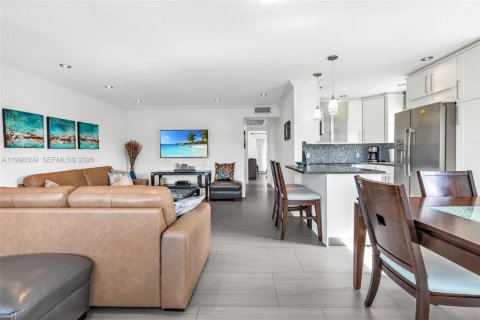 Купить кондоминиум в Дирфилд-Бич, Флорида 2 спальни, 76.18м2, № 2065259 - фото 8