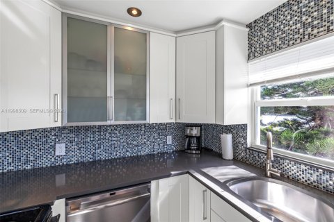 Купить кондоминиум в Дирфилд-Бич, Флорида 2 спальни, 76.18м2, № 2065259 - фото 5